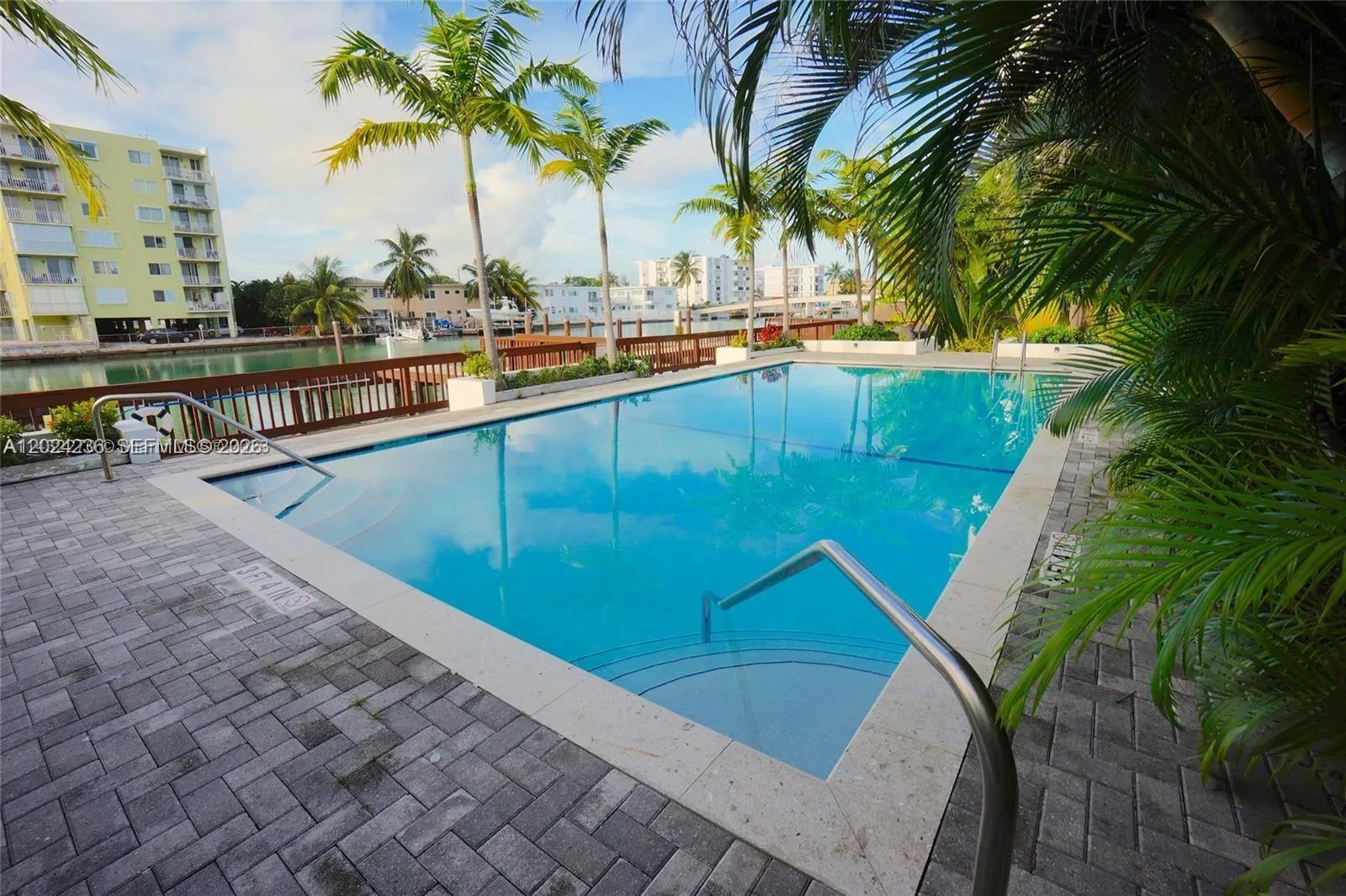7950 Tatum Waterway Dr # N10, Miami Beach FL 33141