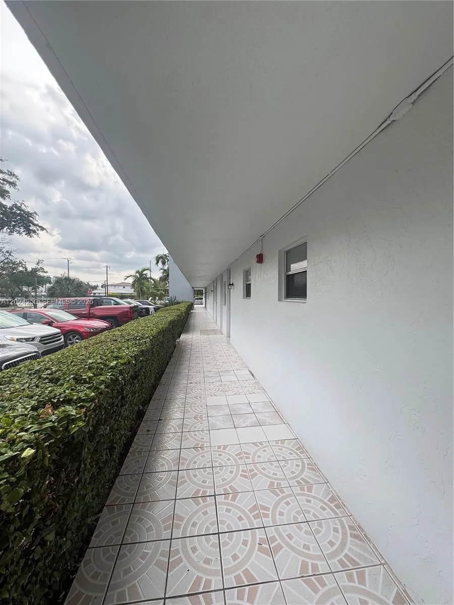 3551 NE 169th St # 104, North Miami Beach FL 33160