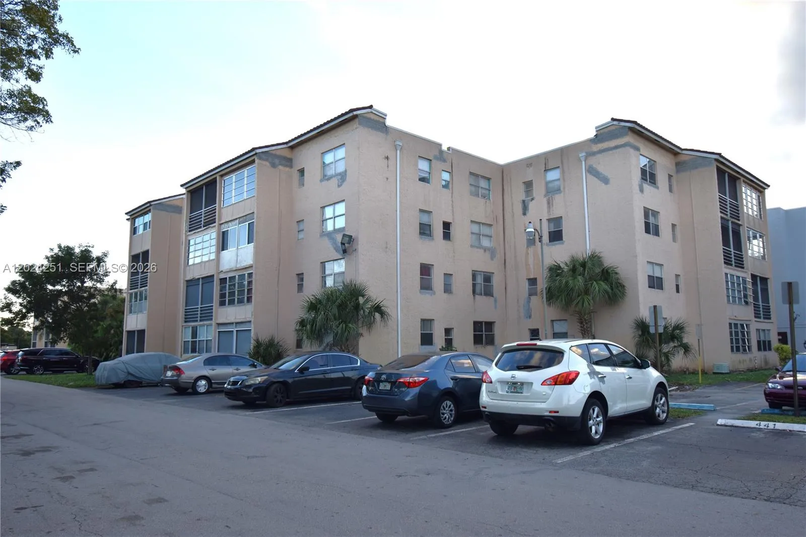 2 bedroom 2 bath for sale at 2850 Somerset Dr # 414L, Lauderdale Lakes FL 33311