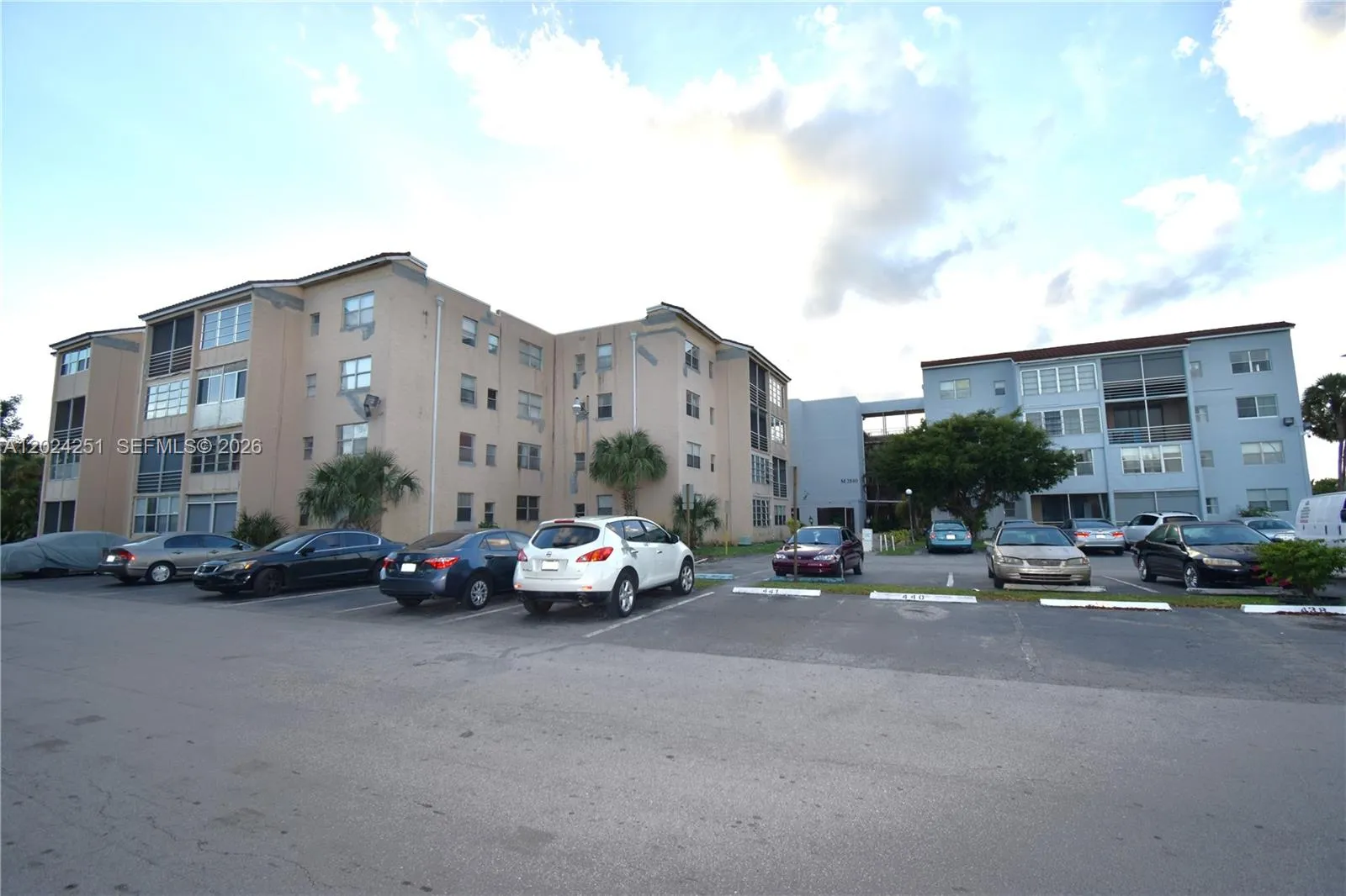 2850 Somerset Dr # 414L, Lauderdale Lakes FL 33311
