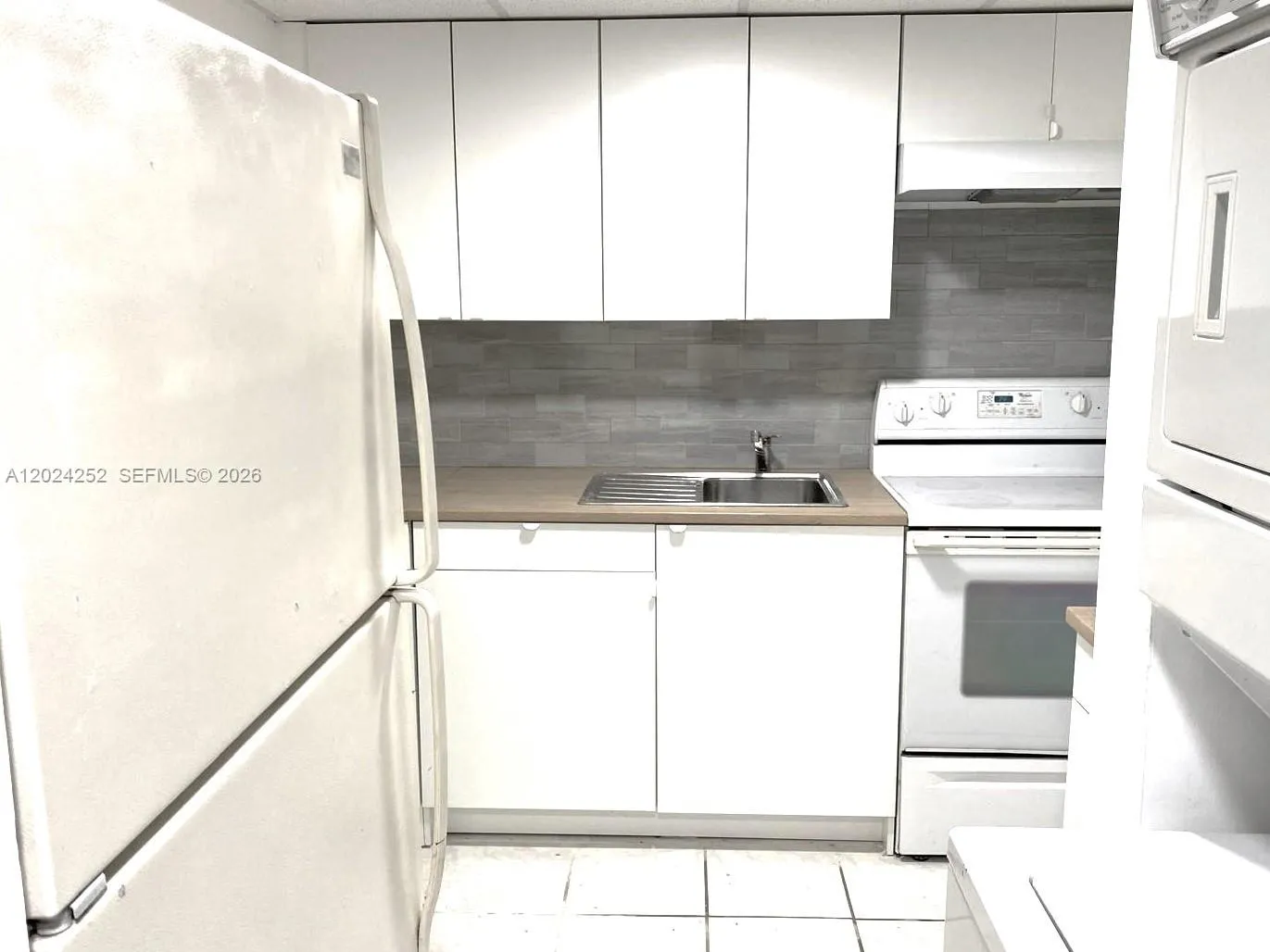 10000 NW 80 Ct # 2225, Hialeah Gardens FL 33016