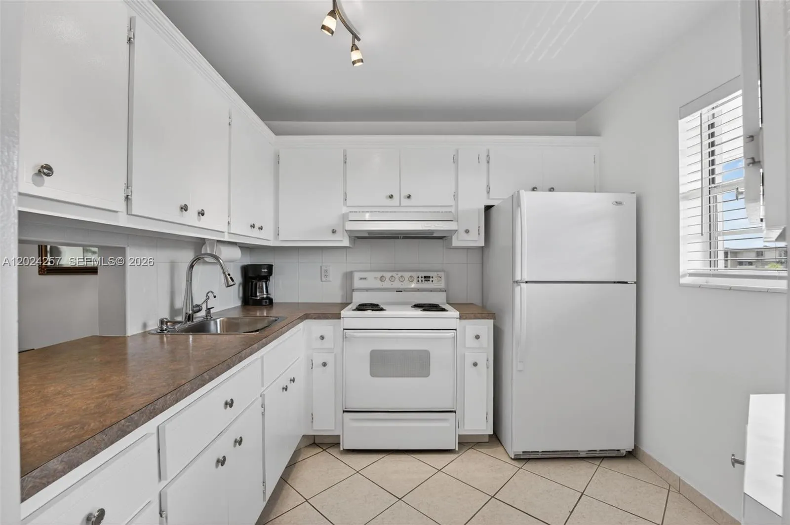 2800 NW 47th Ter # 303B, Lauderdale Lakes FL 33313