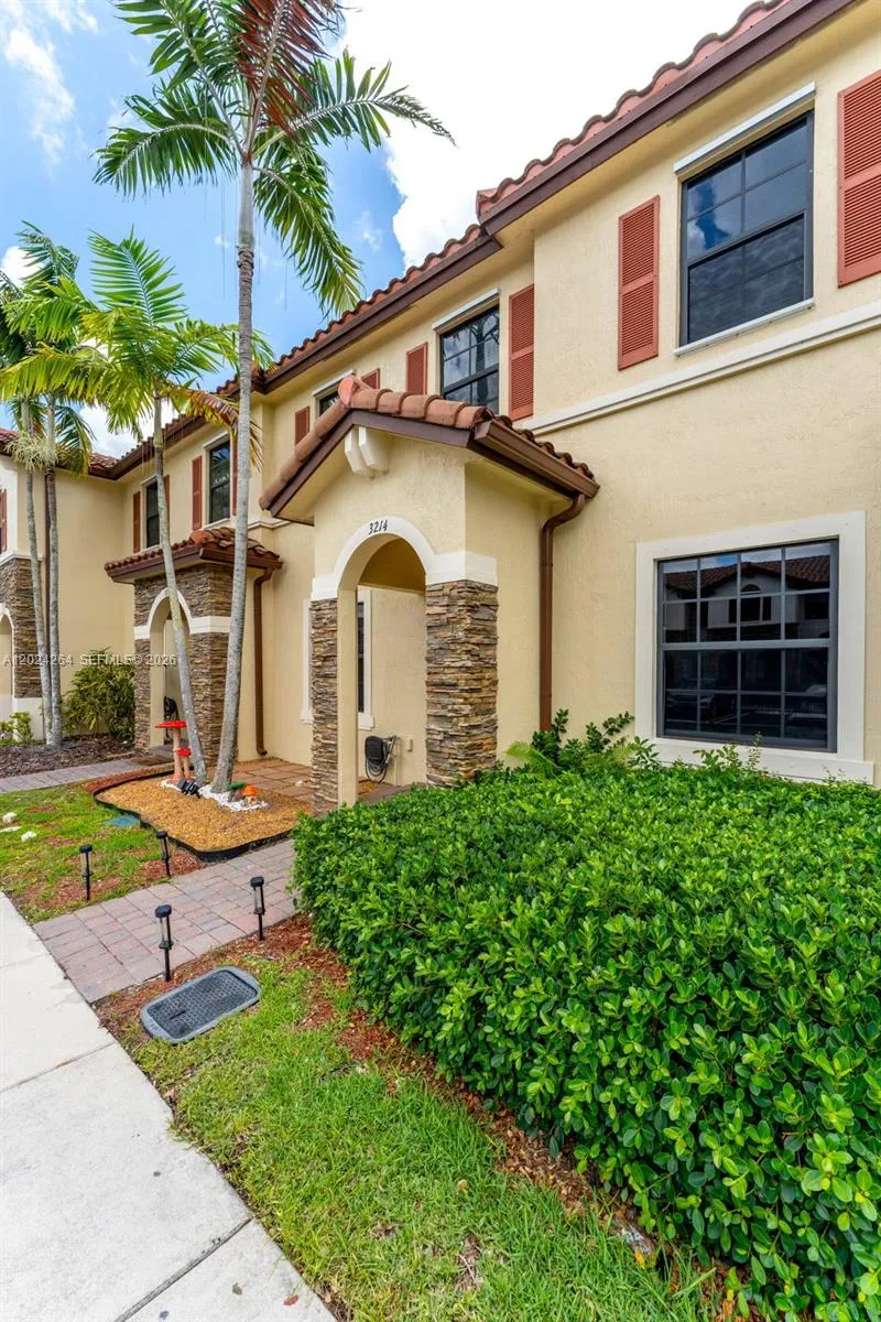 3214 SE 4th Ct, Homestead FL 33033