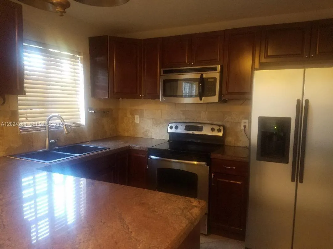 1126 NE 209th Ter, Miami FL 33179