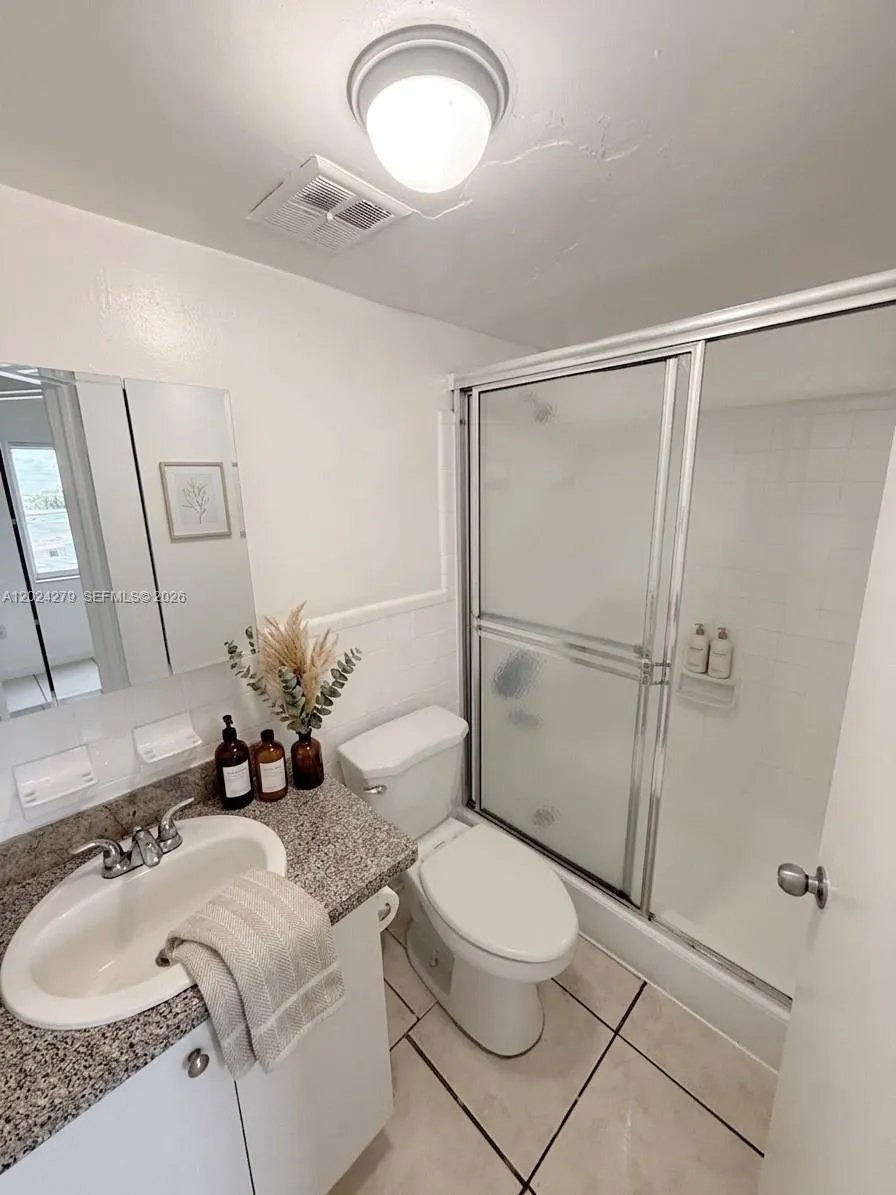 2725 W Okeechobee Rd # 16, Hialeah FL 33010