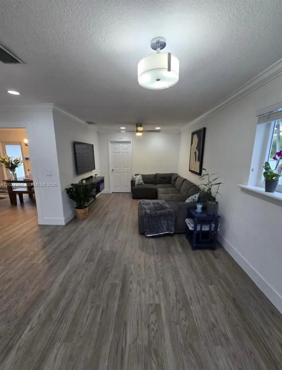 9591 SW 52nd Ter, Miami FL 33165