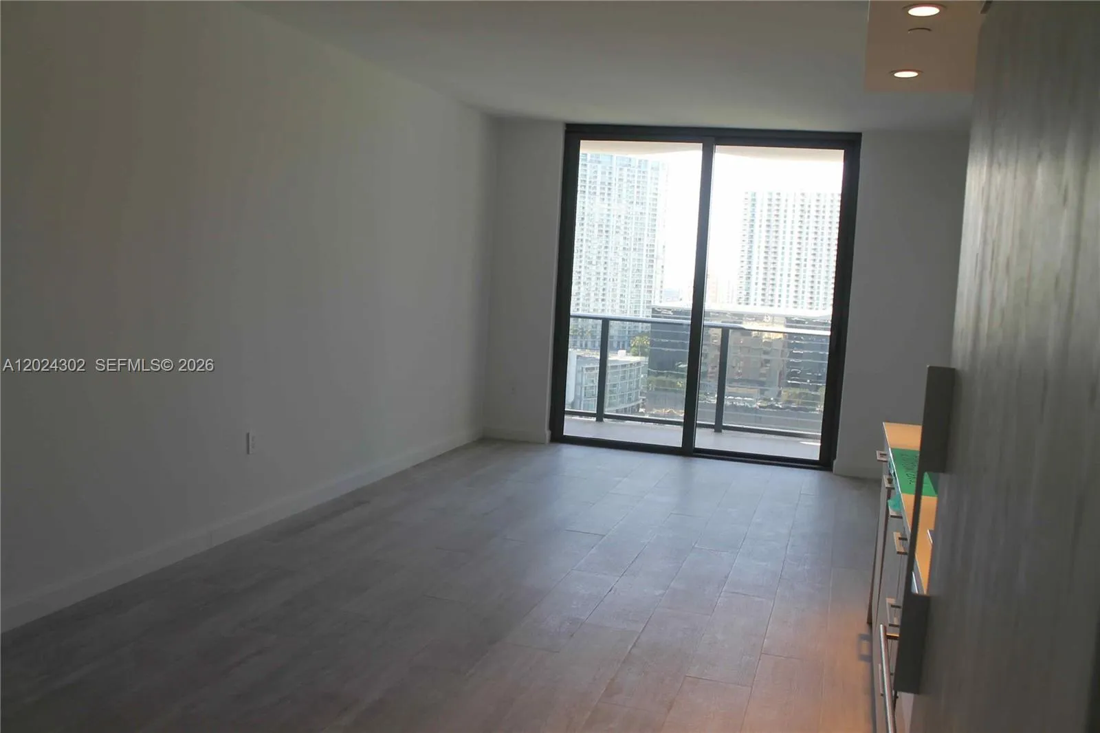 45 SW 9th St # 2109, Miami FL 33130