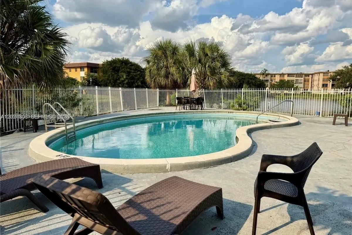 5495 NW 10th Ct # 104, Plantation FL 33313