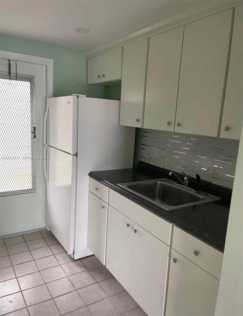 5480 NW 11th St # 103, Plantation FL 33313