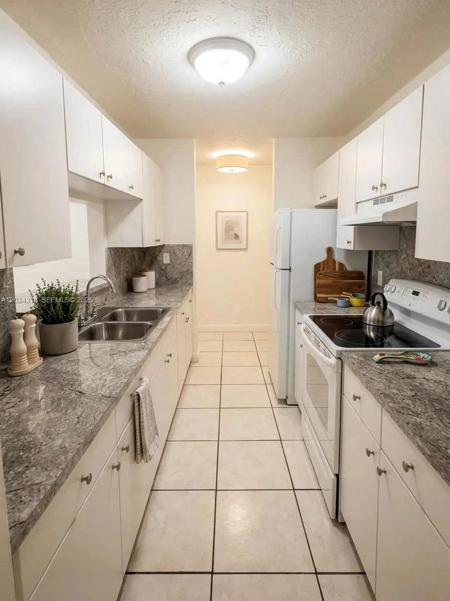 2725 W Okeechobee Rd # 17, Hialeah FL 33010