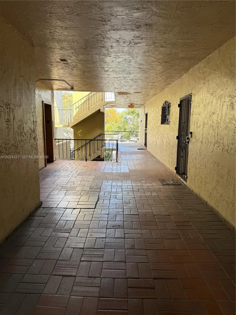 6070 W 18th Ave # 209, Hialeah FL 33012