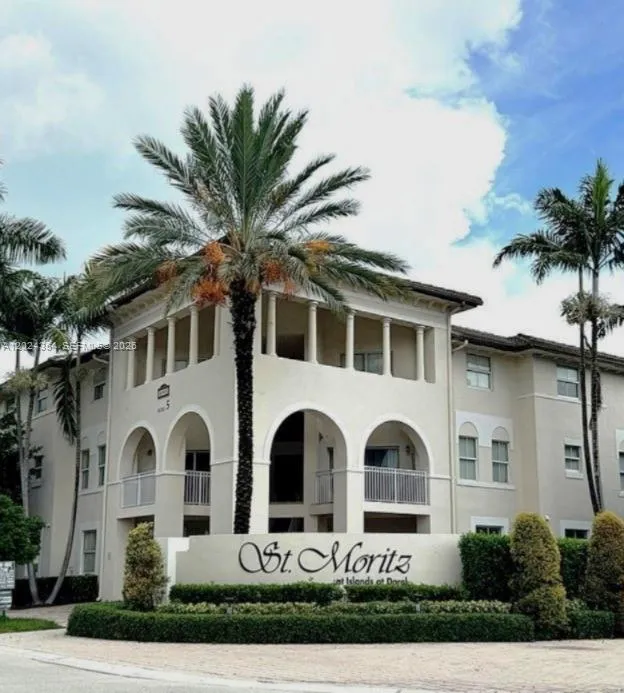 3 bedroom 2 bath for sale at 11403 NW 89th St # 208, Doral FL 33178