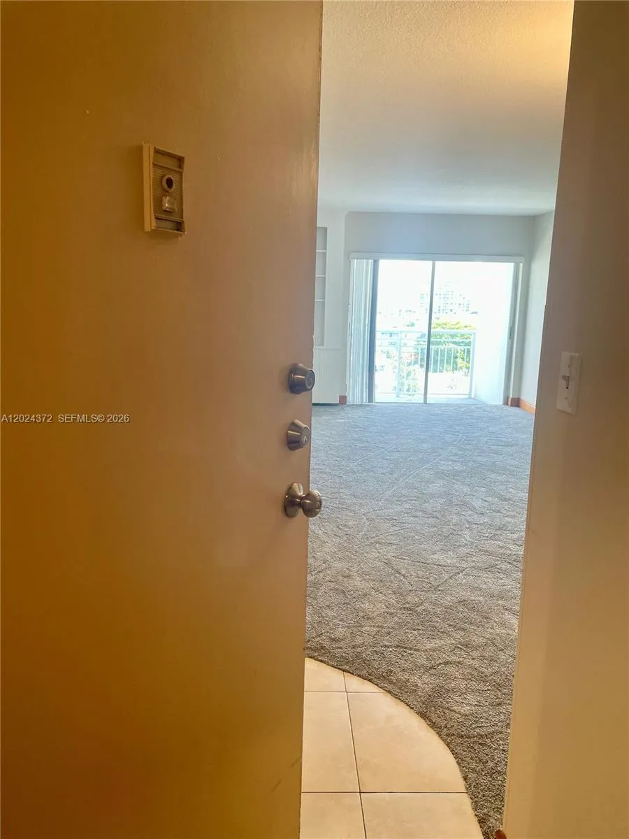 400 Kings Point Dr # 829, Sunny Isles Beach FL 33160