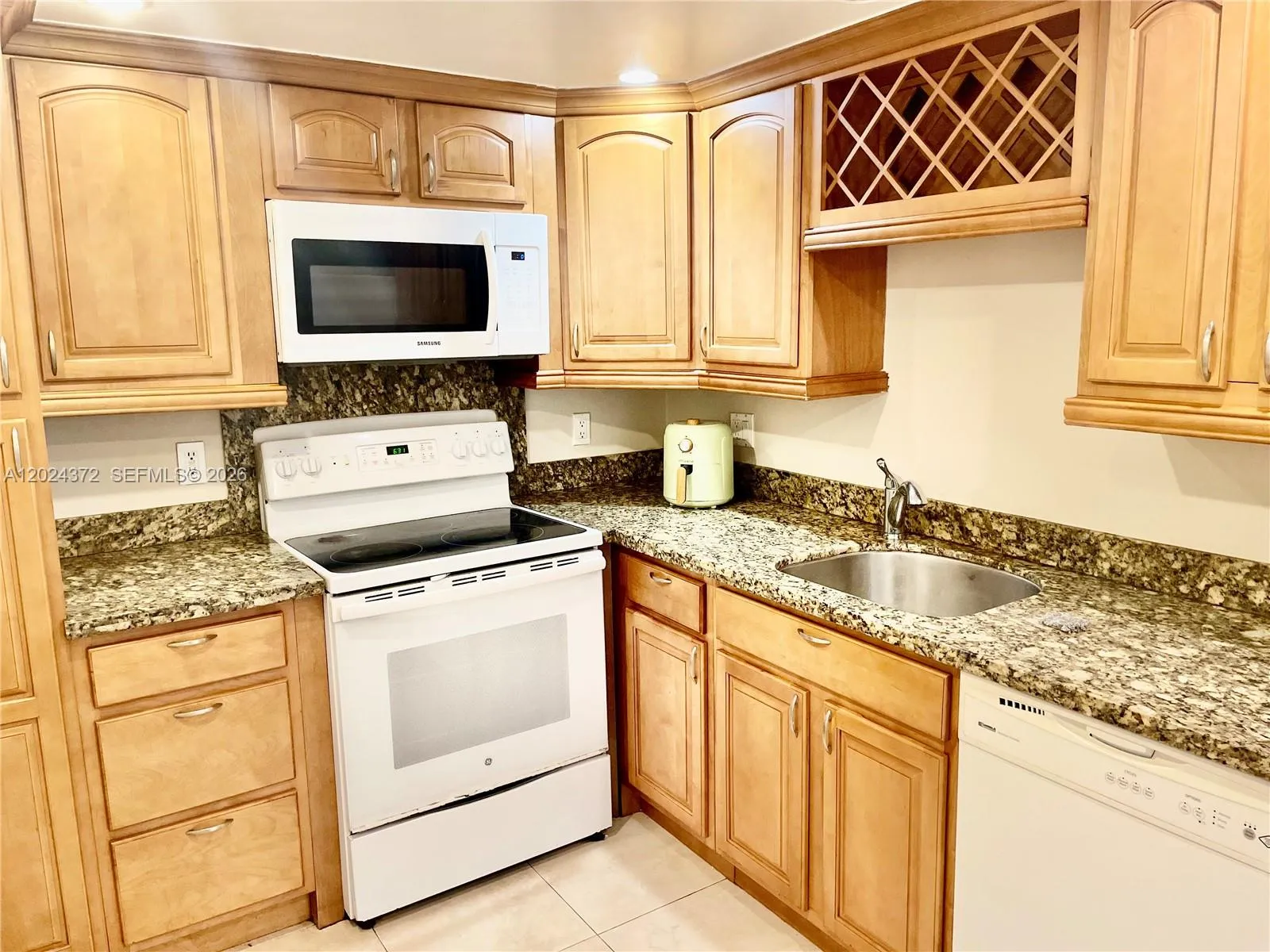 400 Kings Point Dr # 829, Sunny Isles Beach FL 33160