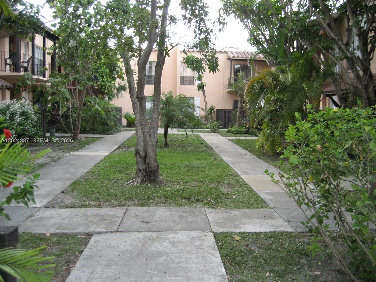 10806 N Kendall Dr # 26, Miami FL 33176
