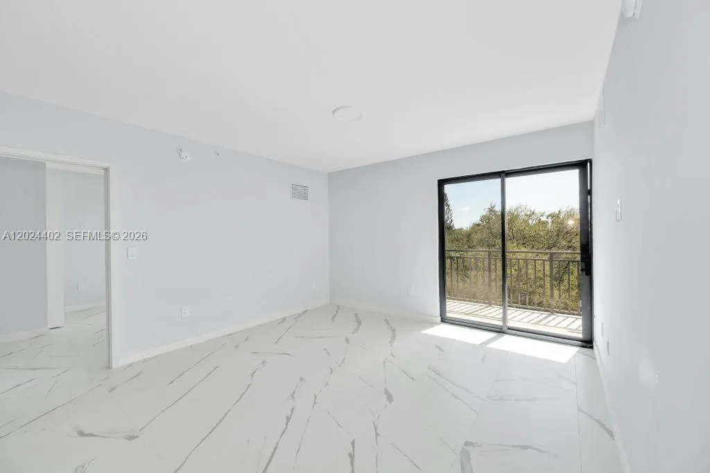 840 NE 130th Street # 302, North Miami FL 33161