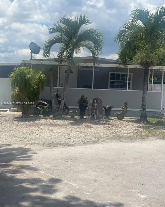 5 bedroom 4 bath for sale at 827 SW 128 AVE, Miami FL 33184