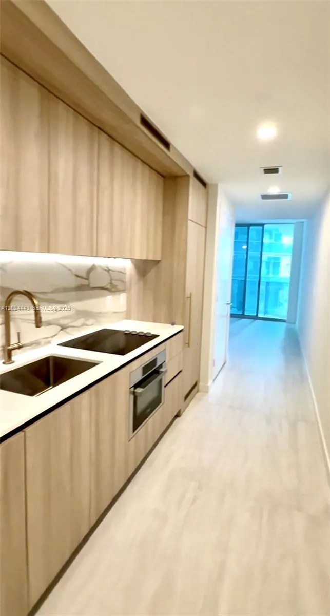77 SE 5th st # 2305, Miami FL 33131