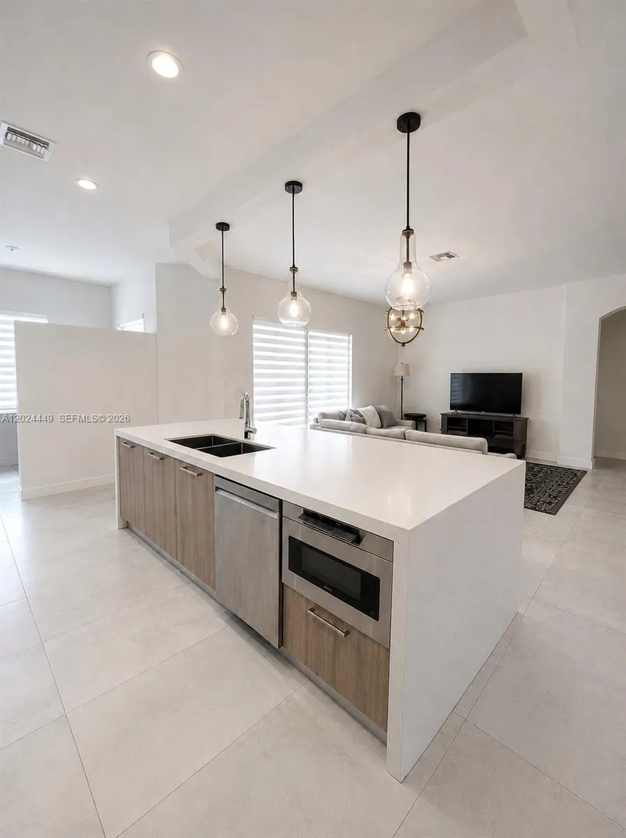 4486 W Whitewater Ave, Weston FL 33332