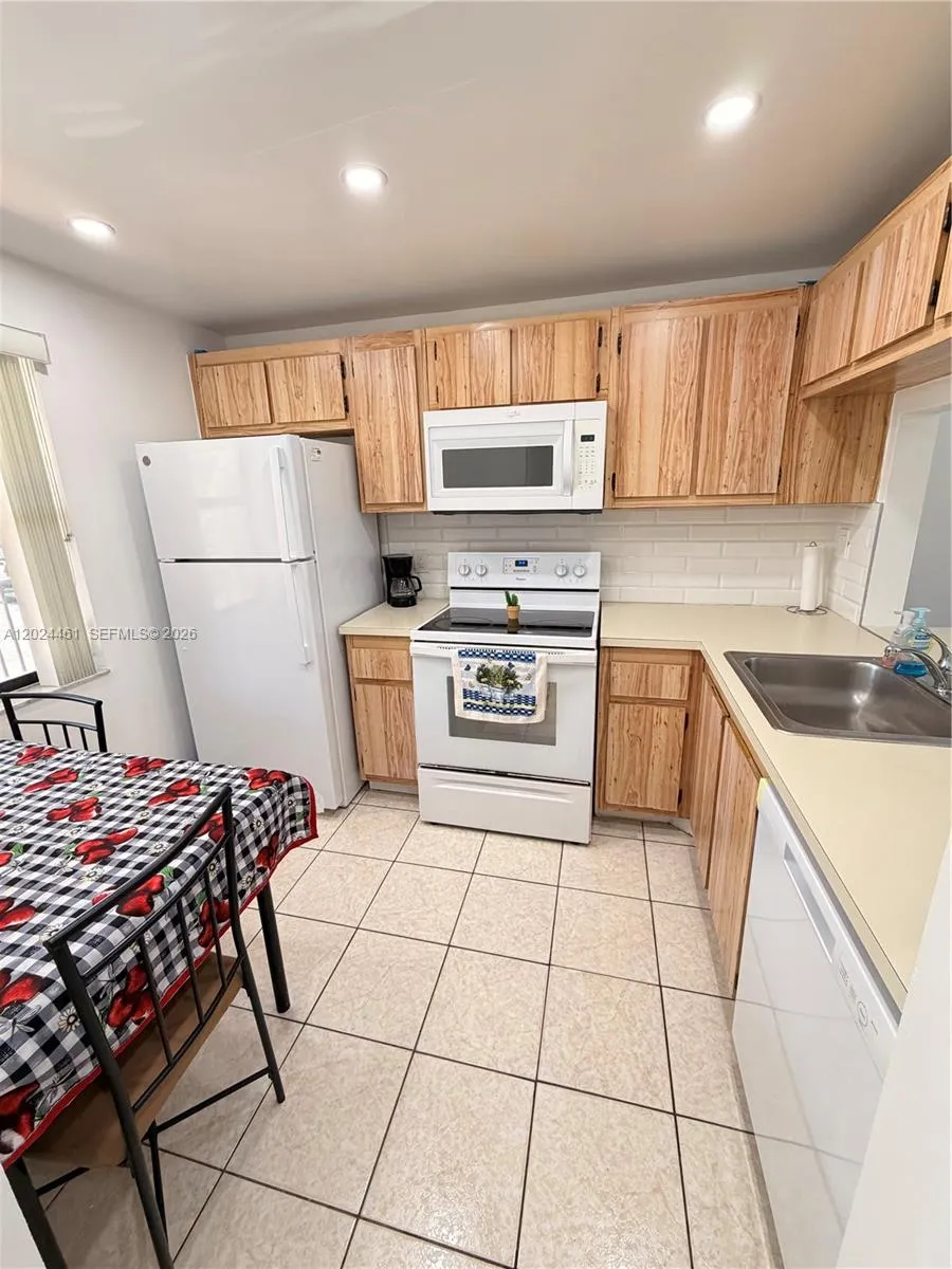 2793 NW 104th Ave # 204, Sunrise FL 33322