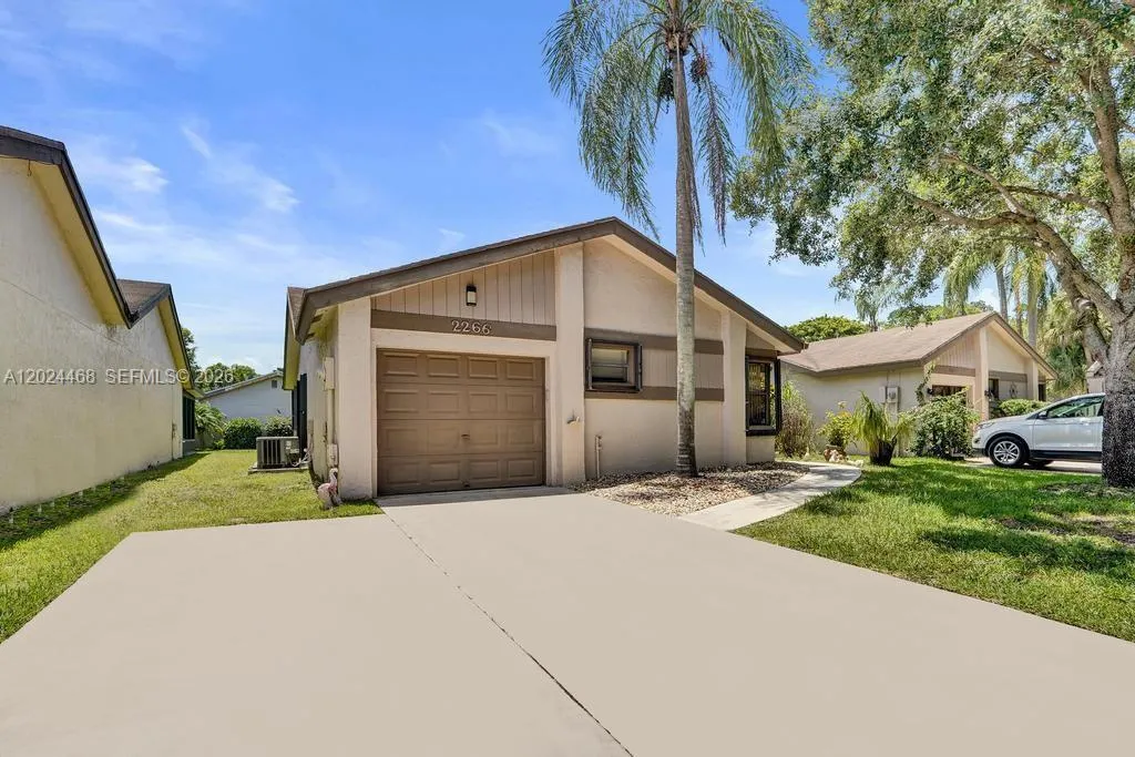 2 bedroom 2 bath for sale at 2266 Seagrape Cir, Coconut Creek FL 33066