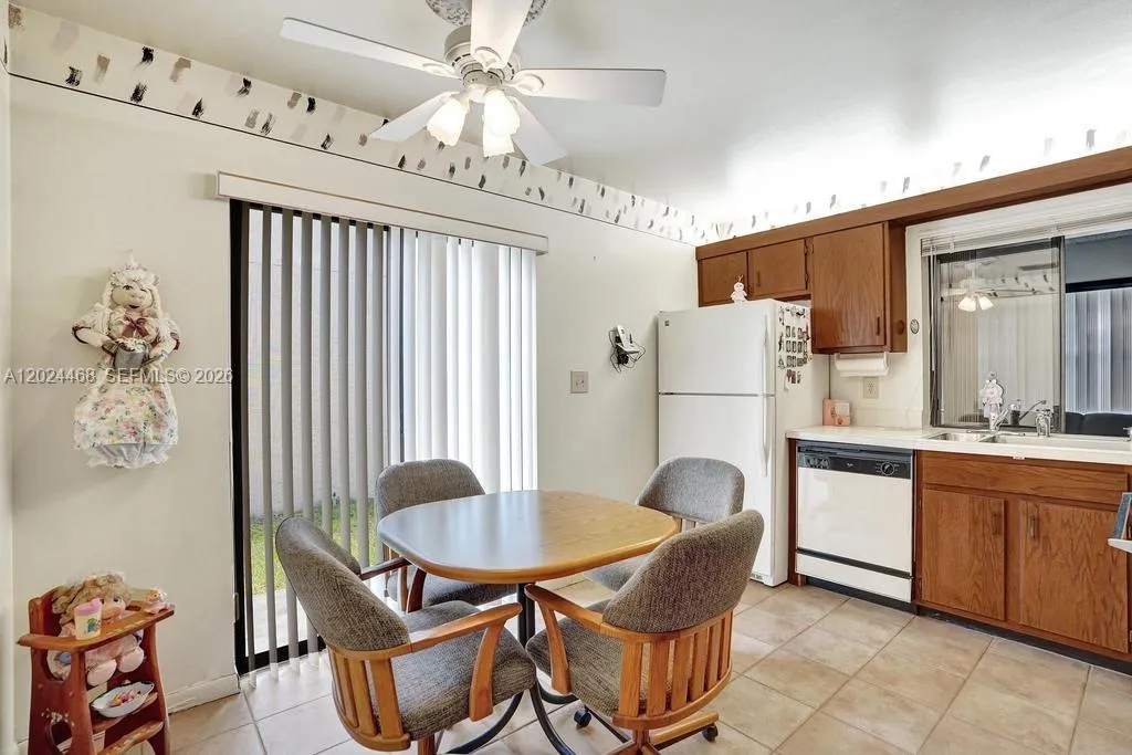 2266 Seagrape Cir, Coconut Creek FL 33066