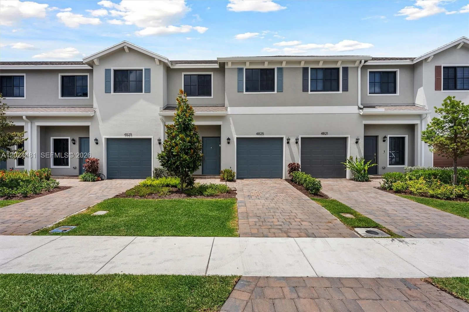 4825 Dillion St, Lake Worth FL 33463