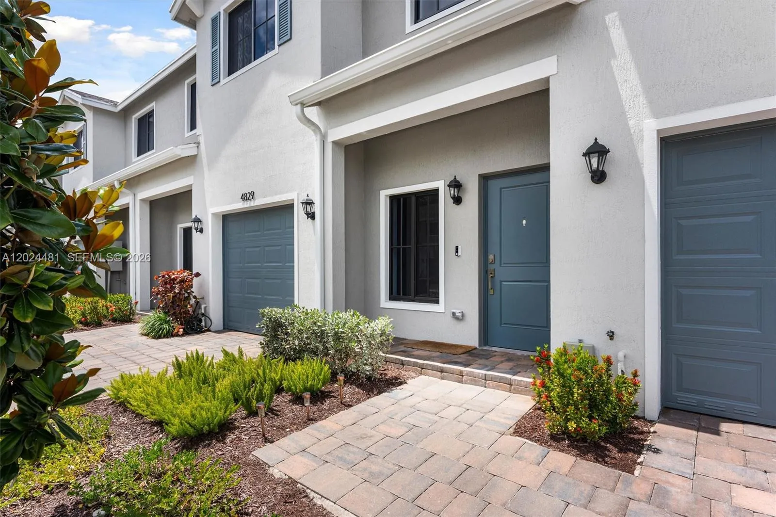 4825 Dillion St, Lake Worth FL 33463