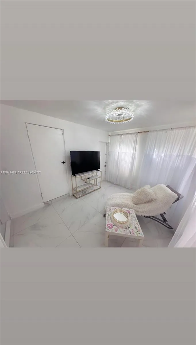 950 NE 127th St # 1, North Miami FL 33161