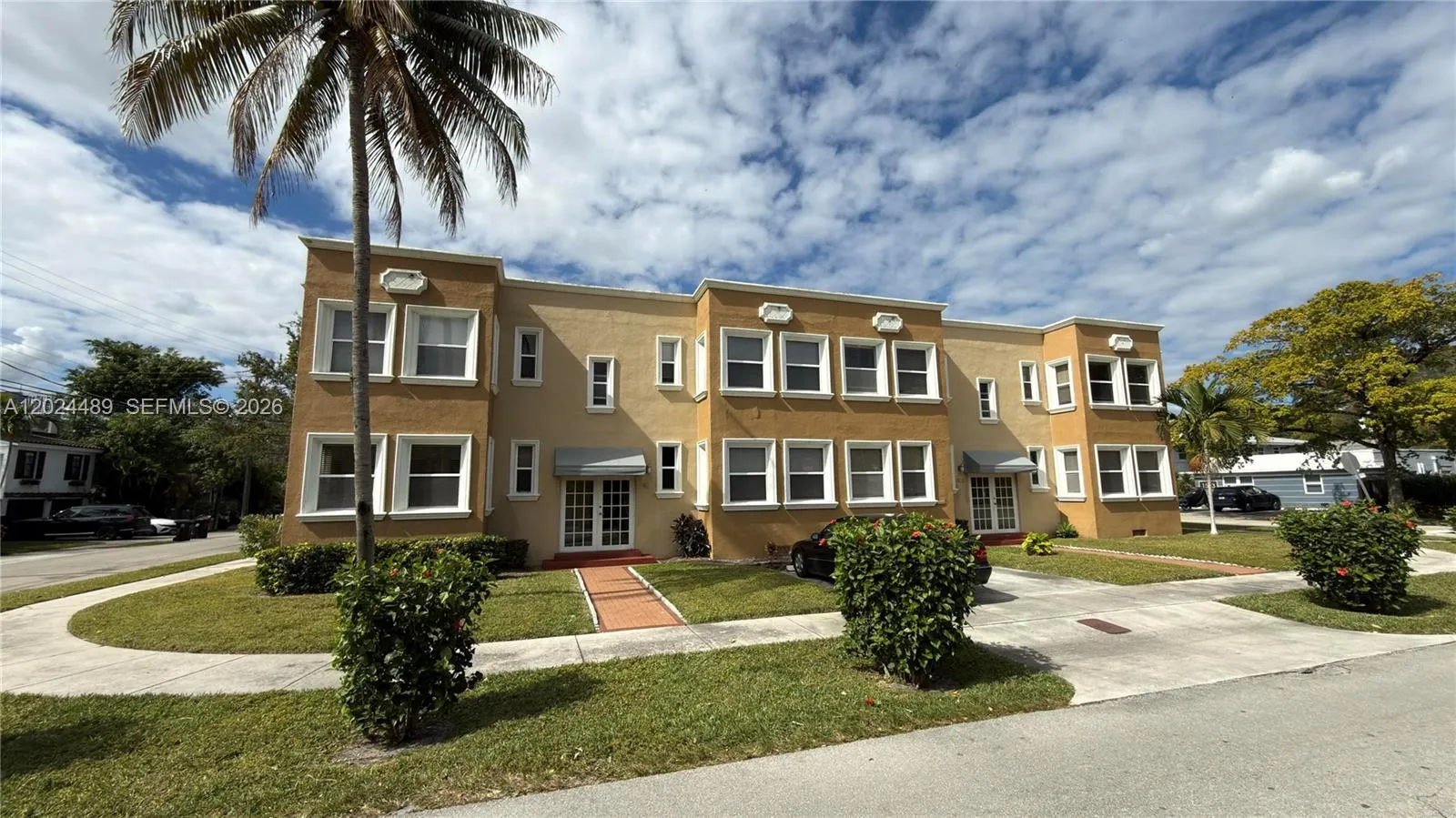 1 bedroom 1 bath for sale at 401 NE 16th Ave # 2, Fort Lauderdale FL 33301