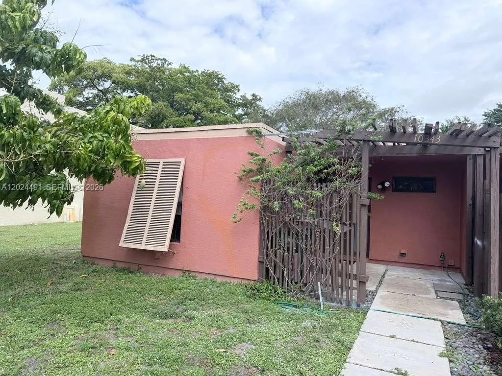 10343 Greenhouse Rd, Pembroke Pines FL 33026