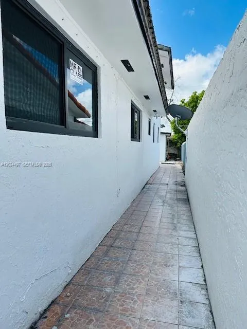 11870 SW 5th St # B, Miami FL 33184