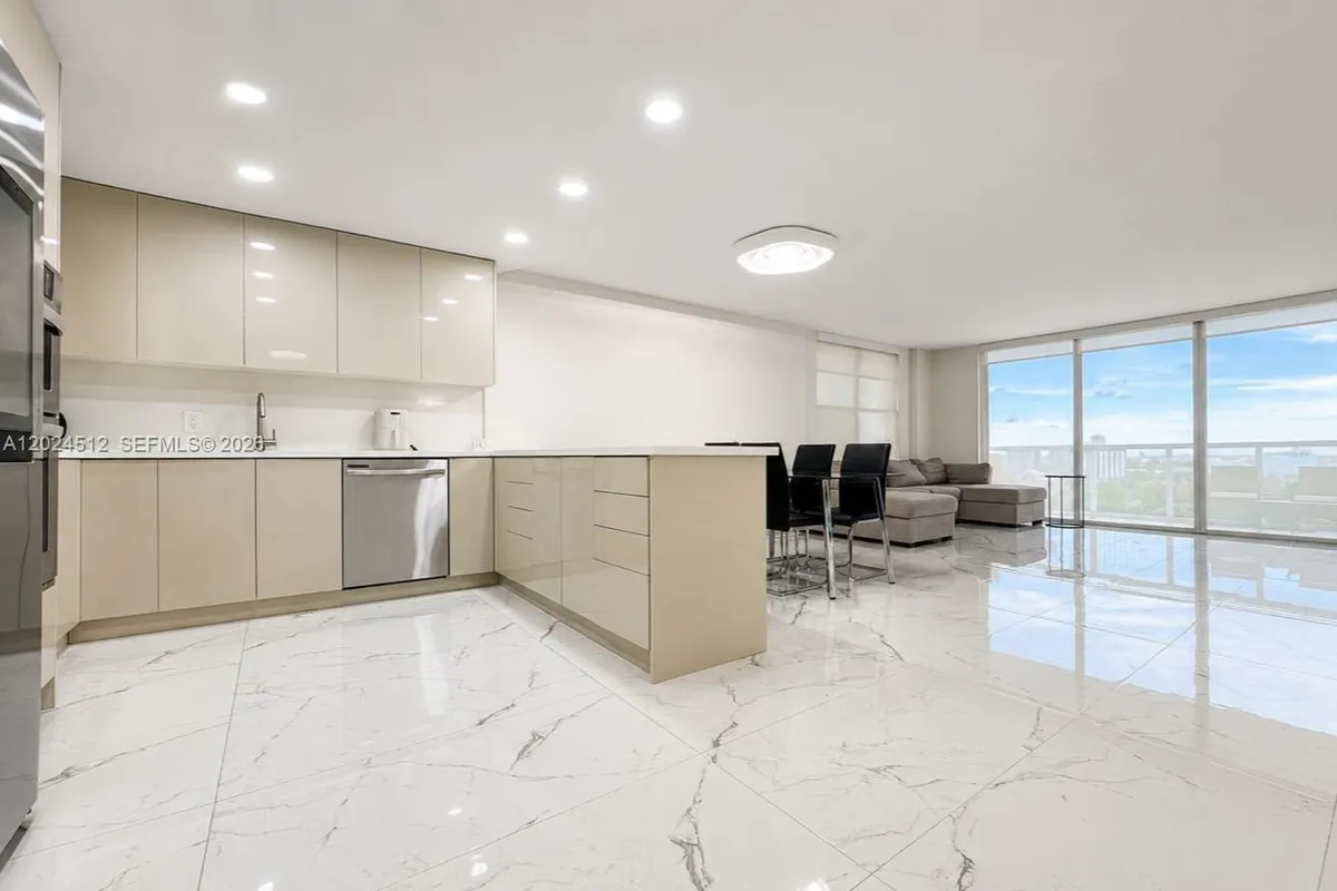 3800 S Ocean Dr # 1012, Hollywood FL 33019