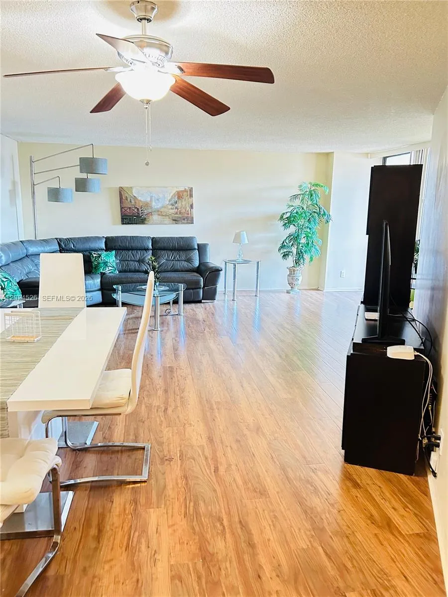 800 Parkview Dr # 912, Hallandale Beach FL 33009