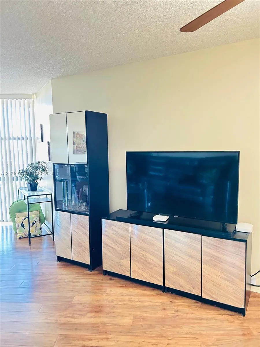 800 Parkview Dr # 912, Hallandale Beach FL 33009