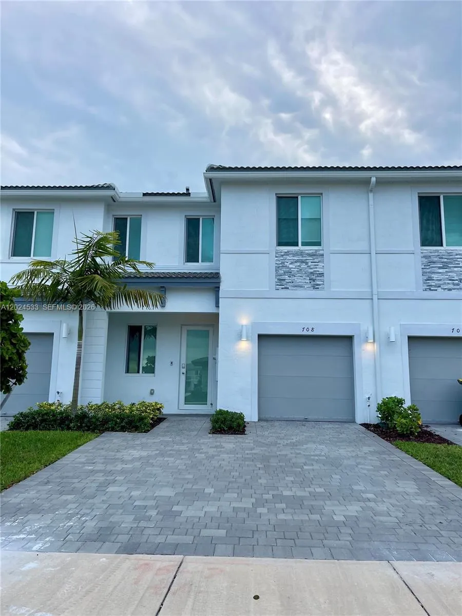 708 SE 13th Ct, Homestead FL 33034