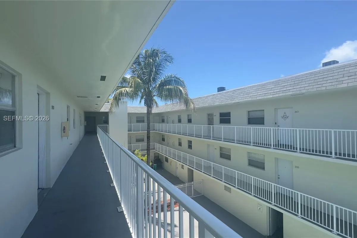 12890 NE 8th Ave # 302, North Miami FL 33161