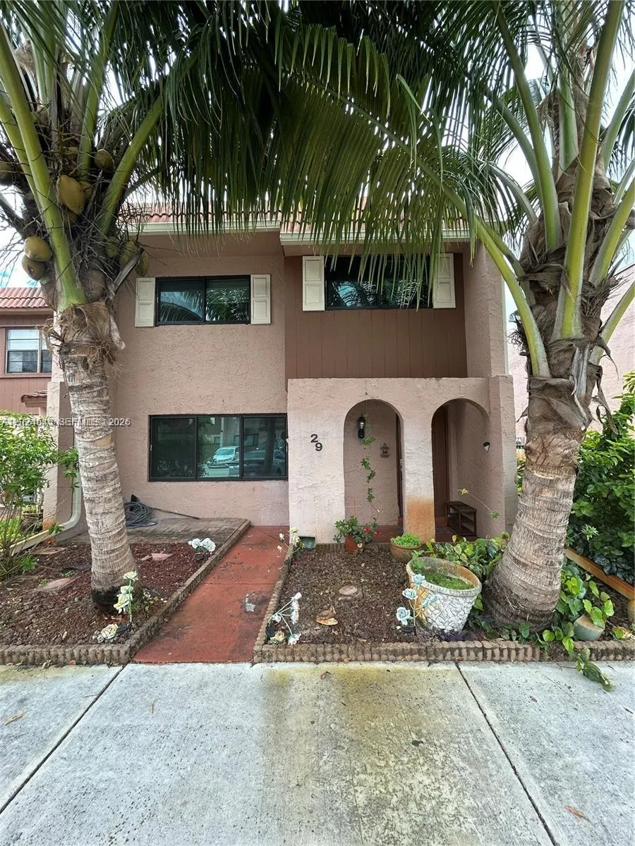 29 Madrid Ln # 9, Davie FL 33324