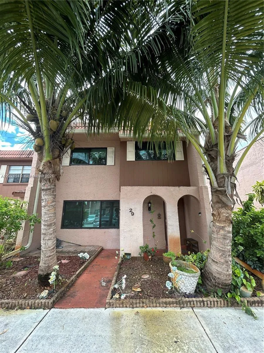 29 Madrid Ln # 9, Davie FL 33324