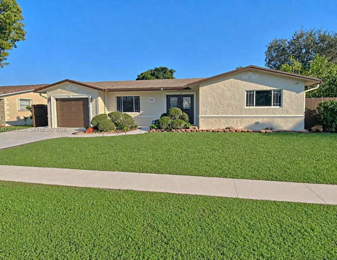 1841 NW 113th Ave, Pembroke Pines FL 33026