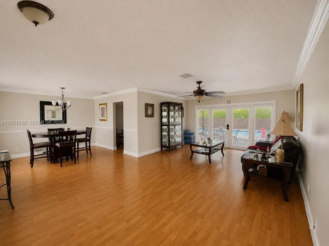 1841 NW 113th Ave, Pembroke Pines FL 33026