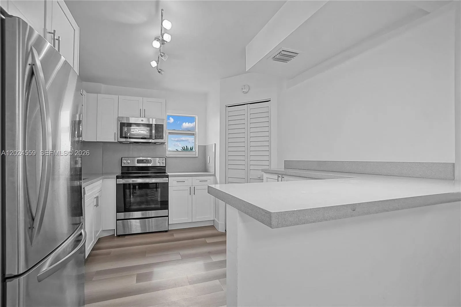9273 Collins Ave # 309, Surfside FL 33154
