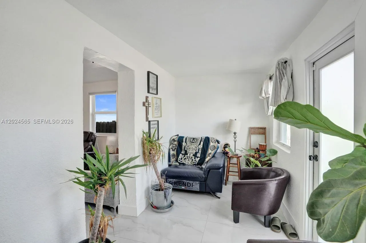 2220 Hope St, Hollywood FL 33020