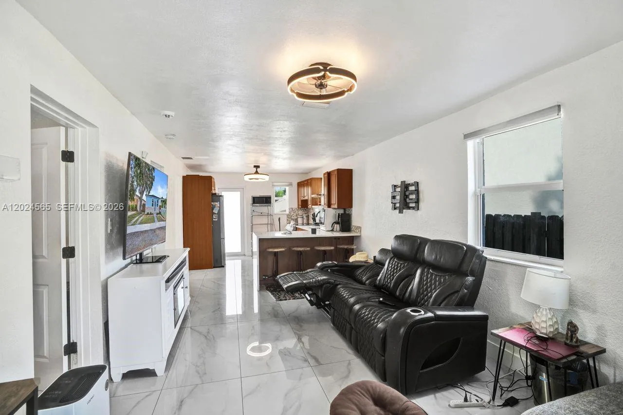 2220 Hope St, Hollywood FL 33020