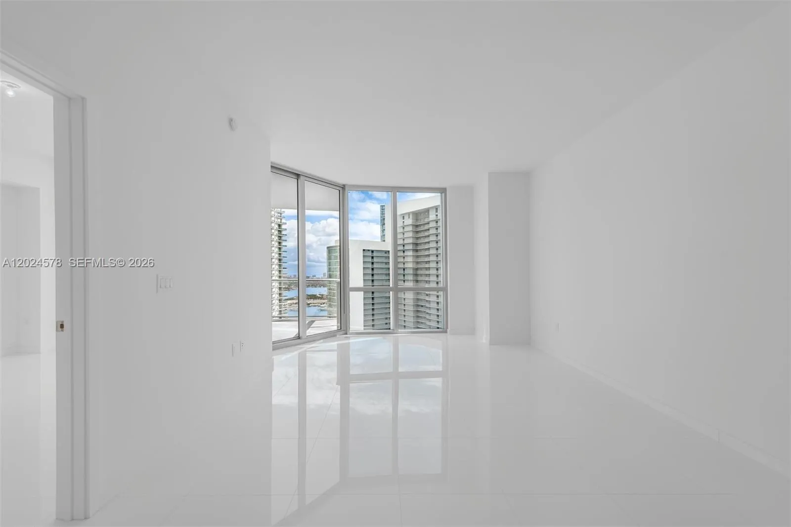 851 NE 1st Ave # 4305, Miami FL 33132