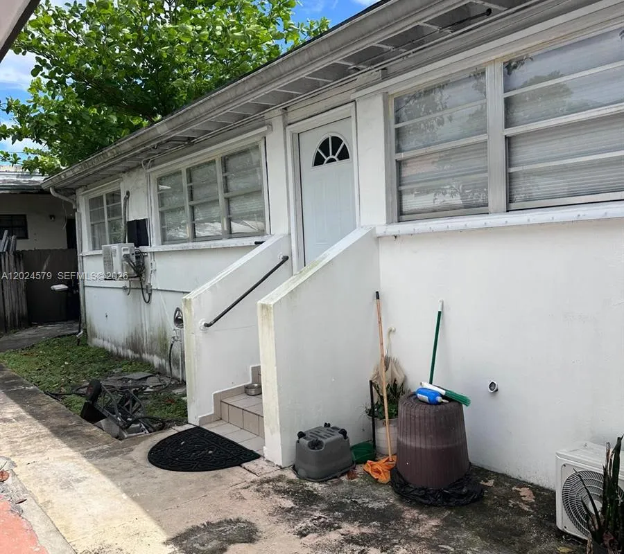 923 SW 43 ave # 1, Miami FL 33134
