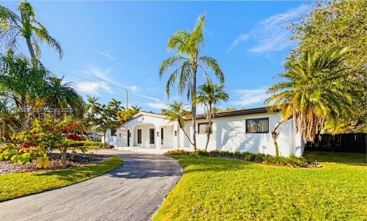 5 bedroom 3 bath for sale at 8695 SW 110th St, Miami FL 33156
