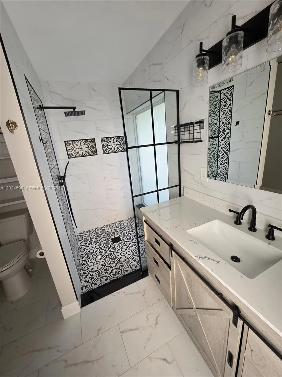9090 NW 11th Ct, Plantation FL 33322