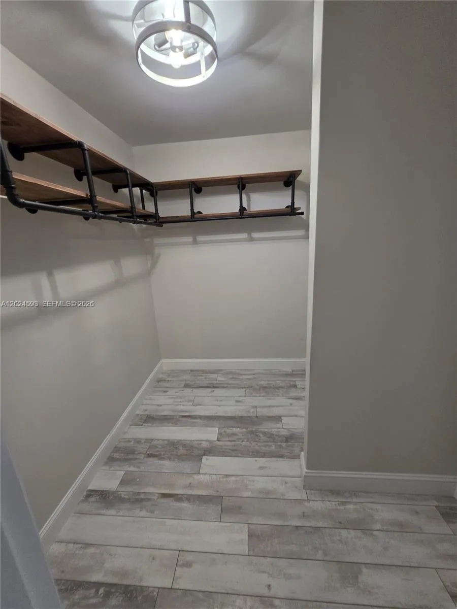 9090 NW 11th Ct, Plantation FL 33322