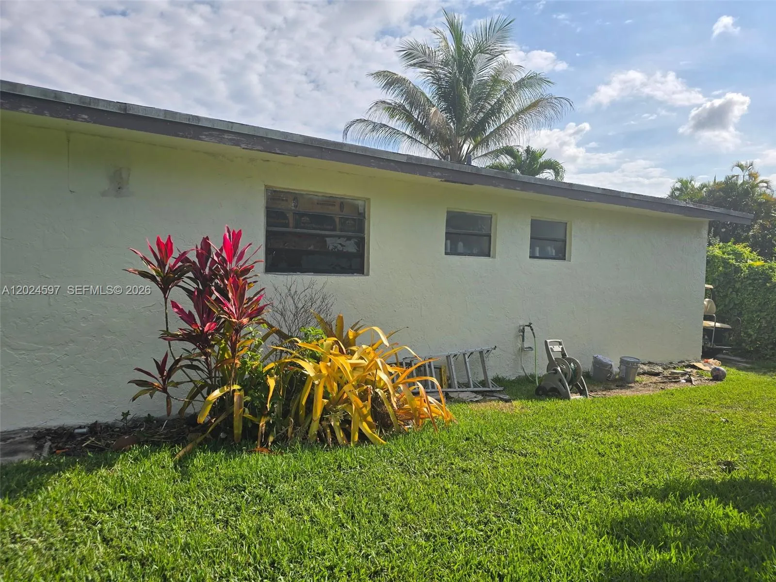 6590 SW 46th St, Davie FL 33314